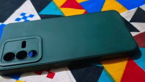 Vivo V23 5G Back Cover...used Only 10 Days....bought Another One That's Why I Am Selling It