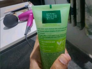 Simple Refreshing Facial Wash