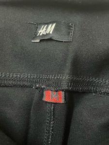 Black High-Waisted Leggings with Zipper Detail