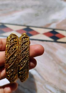 Exquisite Traditional Gold Bangles (2.6)