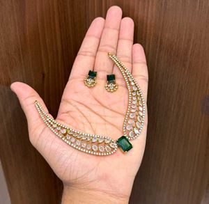 Stunning Emerald &amp; Diamond Necklace Set