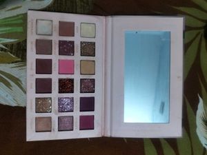 eyeshadow palette