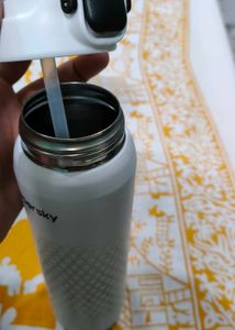 Earbuds And Sipper Bottle