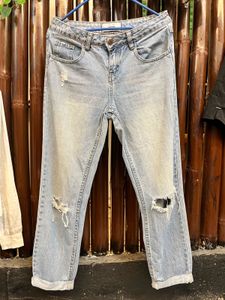Light Wash Ripped Jeans