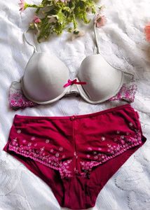 Cute Grey embroidery bra with brief 👍
