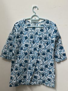 Blue & White Floral Printed Short Kurti
