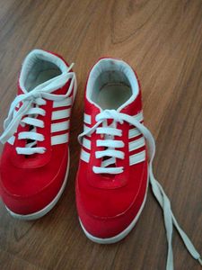 Unisex Sports Shoes Size 7