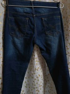 Max Jeans Size 28.