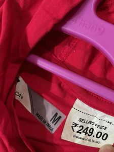 Red Sleeveless Hoodie Top
