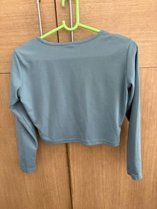 Blue V-Neck Long Sleeve Cropped Top