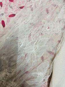 White Top With Net Ballooons Sleeves❤️
