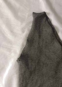 Chic Grey V-Neck Cropped Knit Top