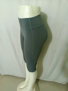 Athletic Capris Textured Pattern Stretchy 28 to 32