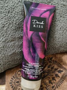 Bath & Body Works Dark Kiss