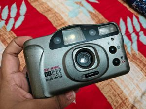꩜ Vintage Bell &amp; Howell Big Finder Camera