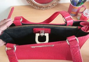 Authentic DKNY Stylish Bag