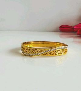 Anti- Tarnish Elegant Gold &amp; Crystal Bangle