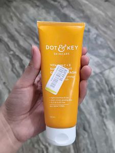 Dot & Key Vitamin C+E Face Wash