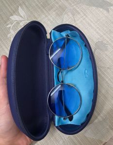 Blue round sunglasses
