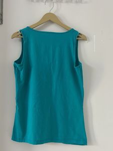 sleeveless top for casual and exercise wear