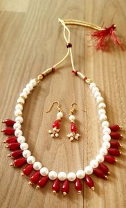 Beautiful pearl and meron drop beds set.just now I make this two jewellery sets.very good quality metirial  👌 👍 ❤