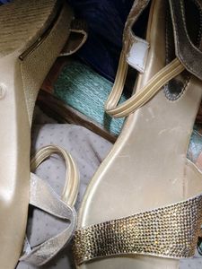 Sparkly Gold Wedge Sandals heels 👠👠👠