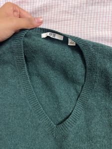 Uniqlo V-Neck Sweater - Green
