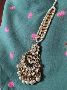 Elegant Pearl &amp; Kundan Maang Tikka