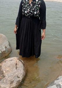 😍 Black Midi Dress