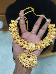 Exquisite Gold Necklace with Gemstones