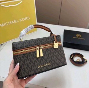 Michael Kors (COPY)Jana Extra-Small Signature Logo