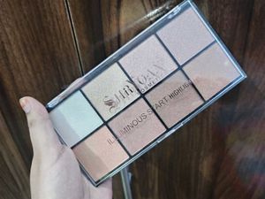 shryoan highlighter pallete