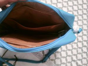 🛍️Caprese Floral Crossbody Bag 🛍️NEVER USED