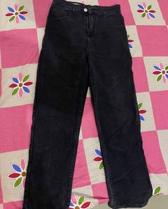 Classic Black High-Waisted Jeans