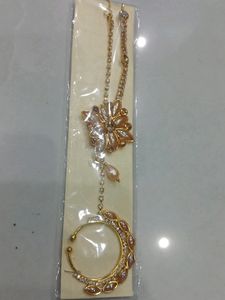 🥰 maang tikka With Nathni                                         😊look of with gold polish and diamond look stones work