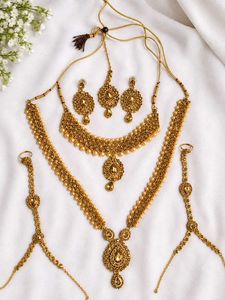 Elegant Gold Necklace & Earring Set