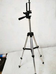 Tripod for Phone and cameras
