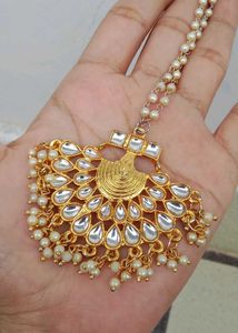 Kundan & Pearl Maang Tikka