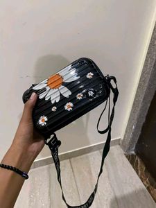 Daisy Print Pouch