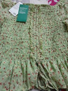 H&amp;M Green Printed Off Shoulder Style Fitting Top