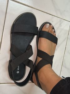 Zudio Black Sandals