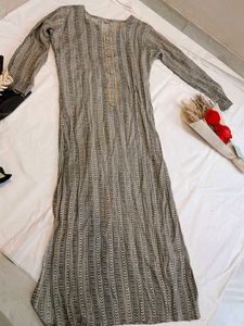 Elegant Striped Kurta with Delicate Neckline