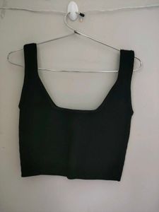 Sleek Black Ribbed Cropped Tank Top