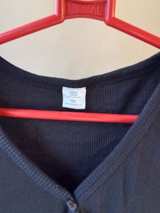 Ribbed V-Neck Button-Up Top