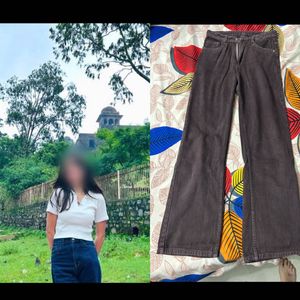 combo of Wide Leg Jeans and white polo tshirt