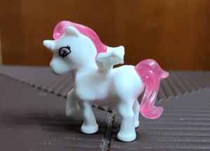 3 kinderjoy unicorn series toys