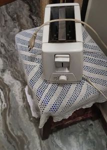 White Electric Pop-up Toaster- 2 slice