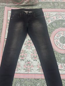 Levi’s Women’s Black Shaded Jeans | Waist 32 | Sty