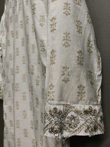 Elegant White &amp; Gold Print Kurta