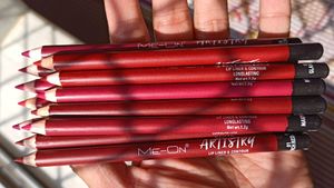 ME-ON Artistry Lip Liner Set